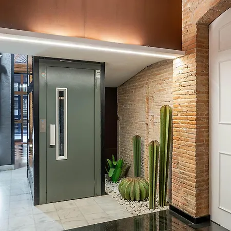 Enjoybcn Colon Apartment *