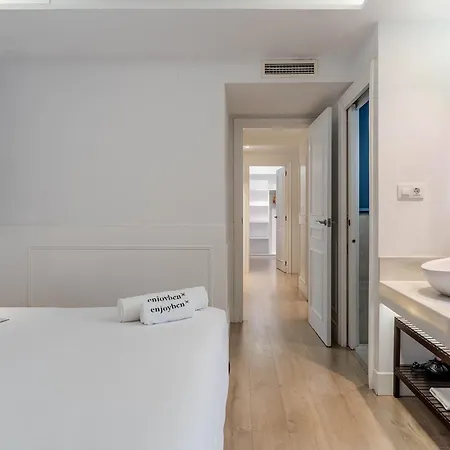 Enjoybcn Colon Apartment